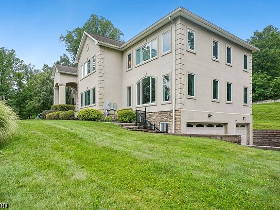 4th image of 537 Mount Kemble Ave