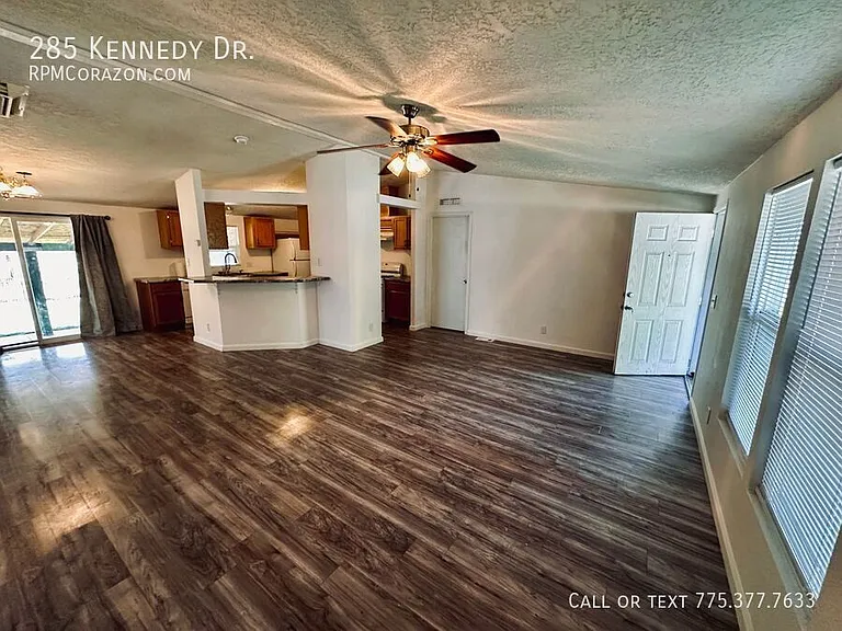 285 Kennedy Dr — Photo 4