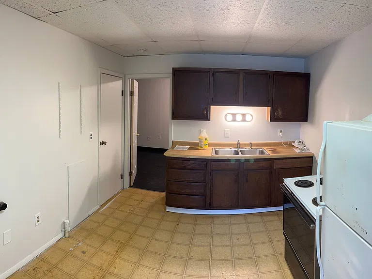 17 Bessemer Ave — Photo 3