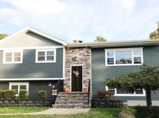 211 Chincopee Ave, Hopatcong, NJ 07843