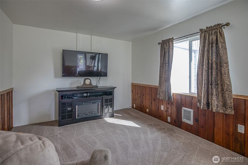 4th image of 1108 Stockwell Street