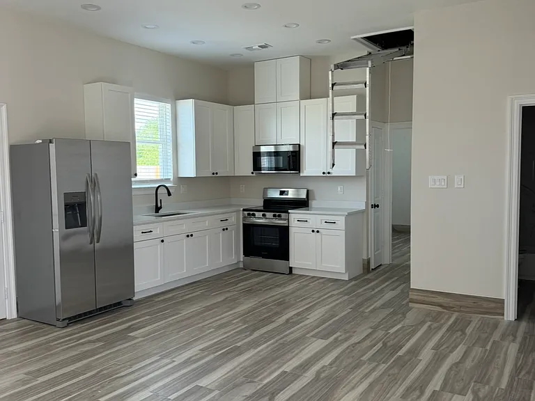 9101 Virtue St — Photo 2