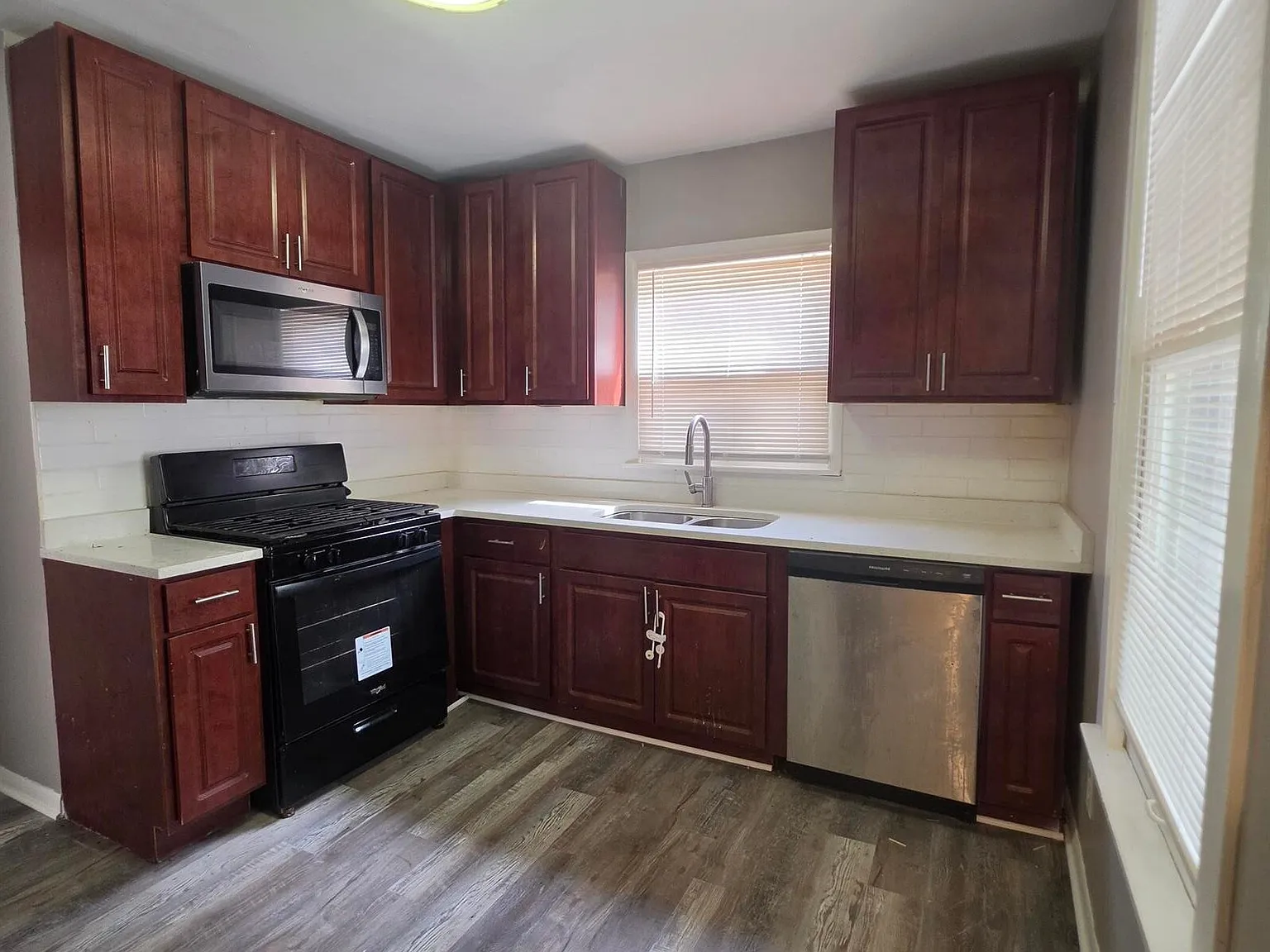 309 E 120 — Photo 2
