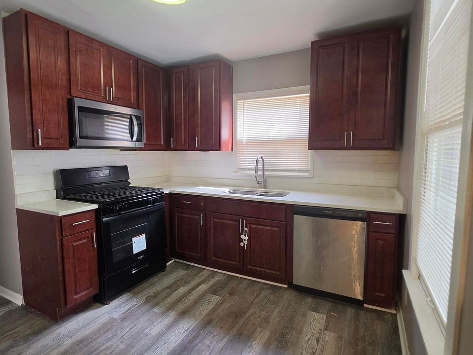 2nd image of 309 E 120th Pl