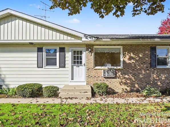720 Andover St SE, Kentwood, MI 49548