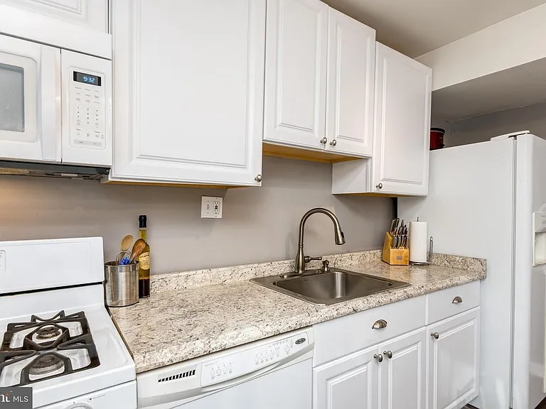8309 Norwood Dr — Photo 7