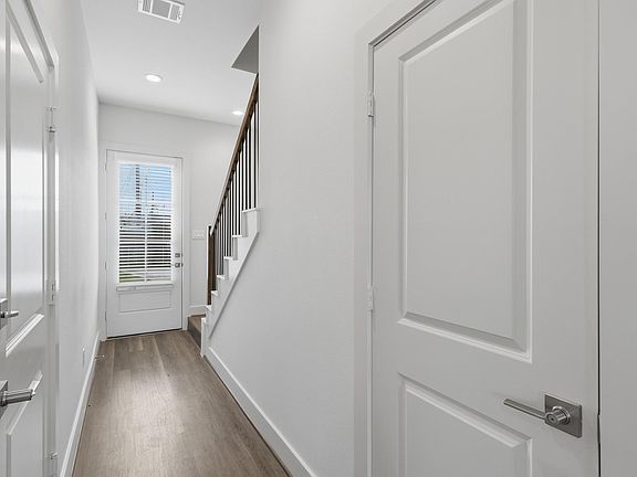 4th image of 5264 Texas St