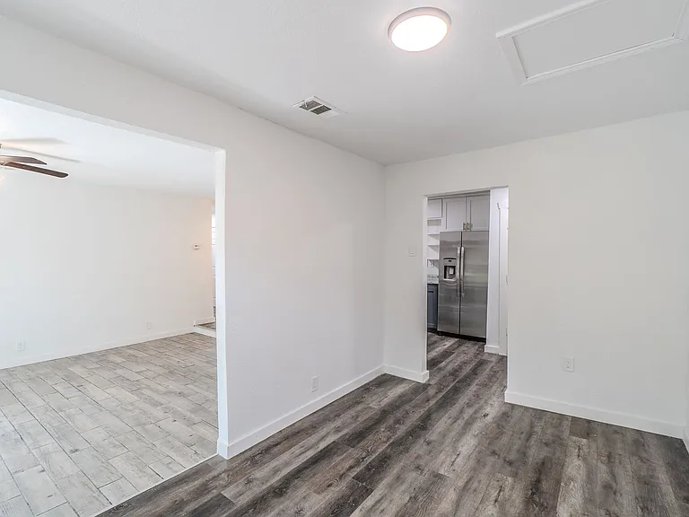 2515 Yeager St — Photo 8