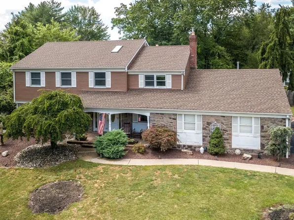 103 Tanglebrook Dr, Holland, PA 18966