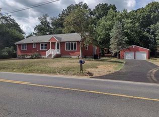 44 Sweetmans Ln, Manalapan, NJ 07726