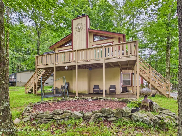 2060 Lehigh Dr, Pocono Lake, PA 18347