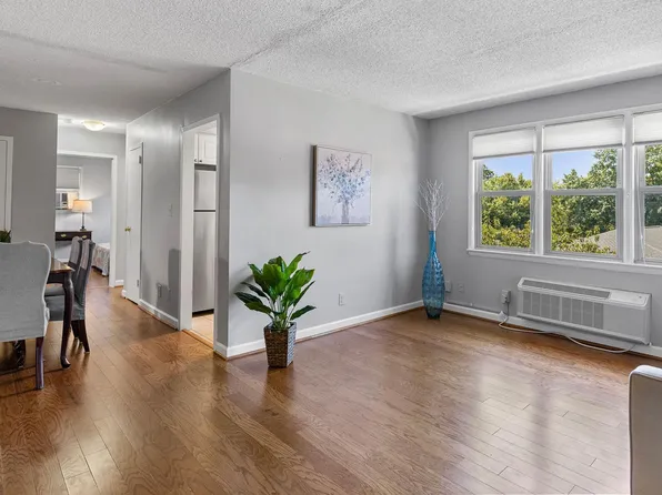 2030 N Woodrow St APT 14, Arlington, VA 22207