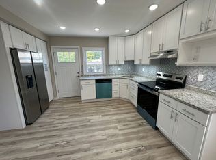 15 Gary Ct #A, Groton, CT 06340