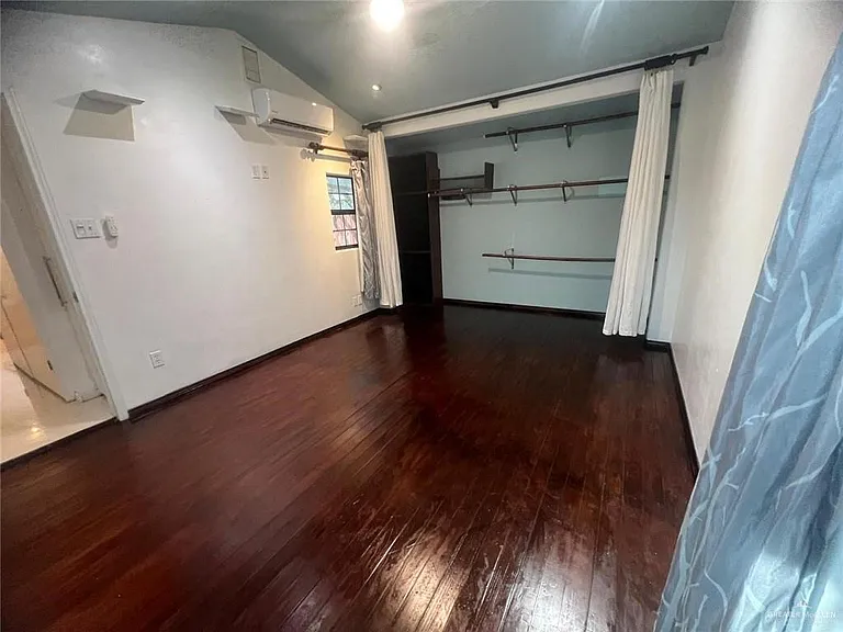 1808 N Broadway St — Photo 9