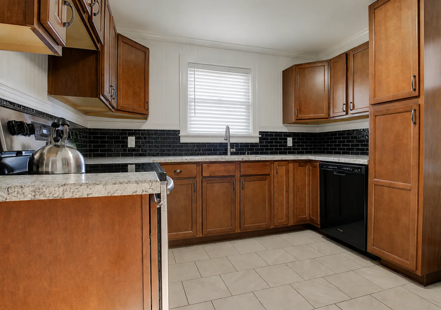 1665 Valley Road/ New photos coming soon — Photo 2
