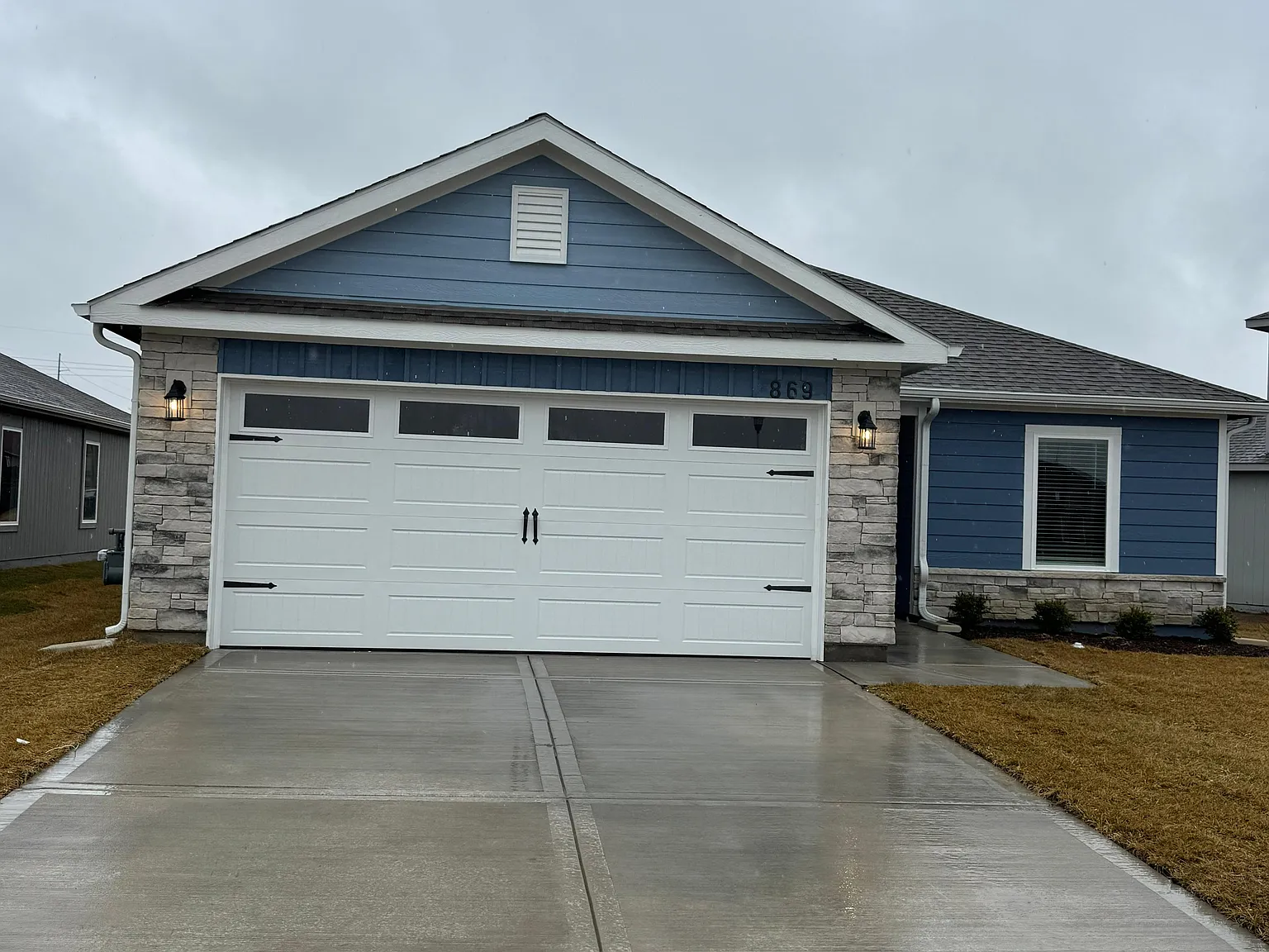 3 bed, 1355 sqft, $2,345 — Photo 1