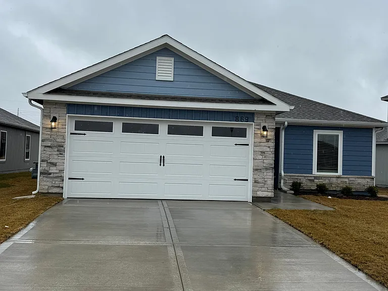 893 N Buckeye St — Photo 2