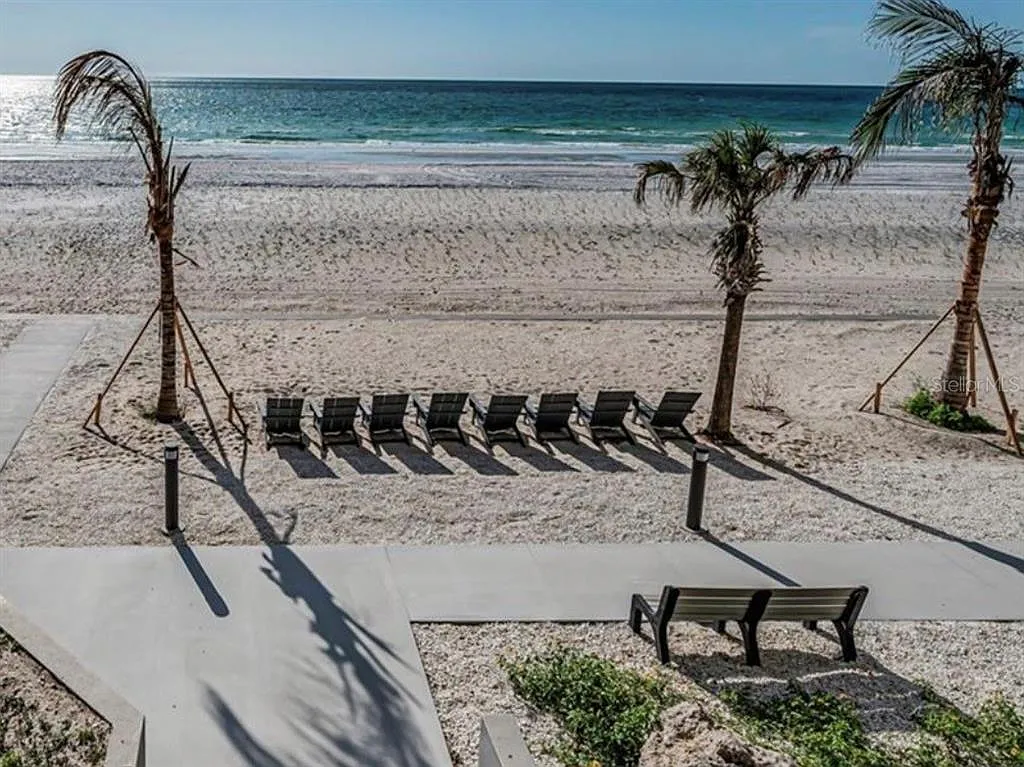 3 bed, 3.0 bath, 1970 sqft, $4,750 — Photo 4