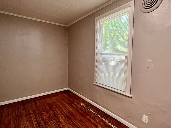 3rd image of 1057 Lincoln Ave NW
