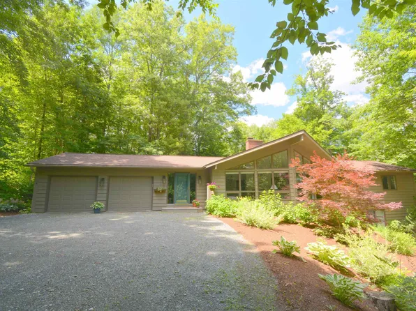 25 Fernwood Lane, Grantham, NH 03753