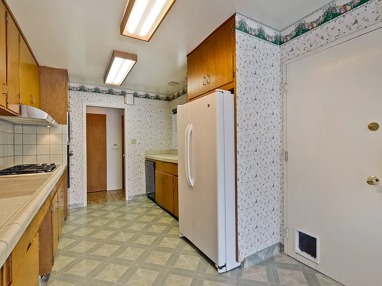160 Kit Carson Ct — Photo 28