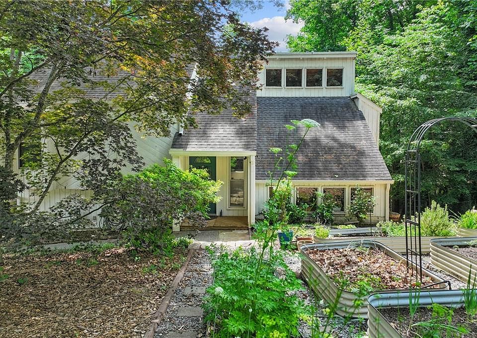 1st image of 2802 Field Creek Ct NE