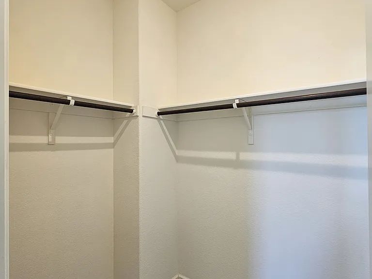 8013 Avanti Dr — Photo 30