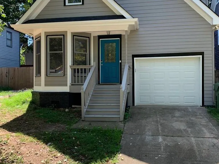 980 Oak St SW — Photo 1