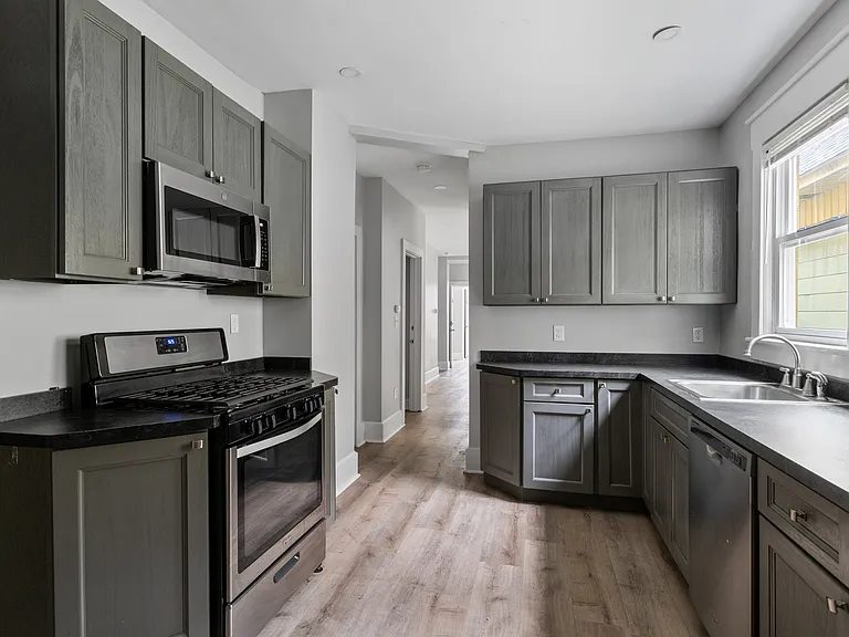 448 Hamilton St — Photo 14