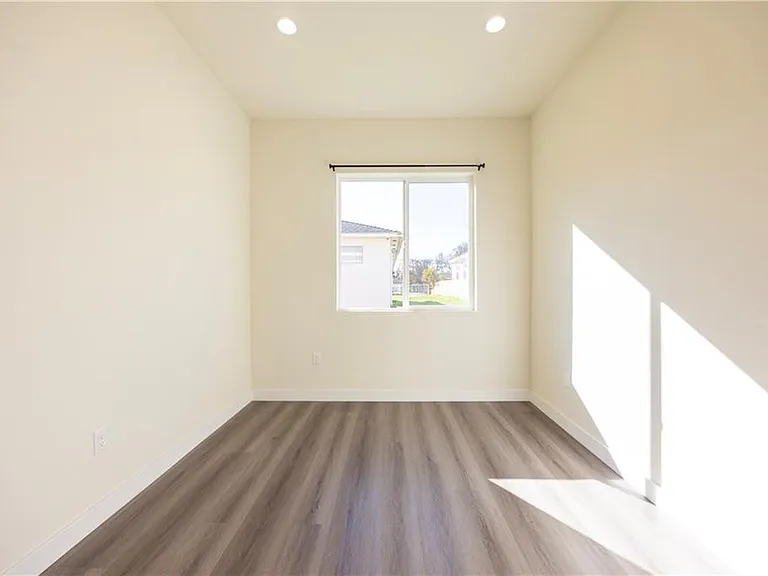 2558 S 10th Ave — Photo 9
