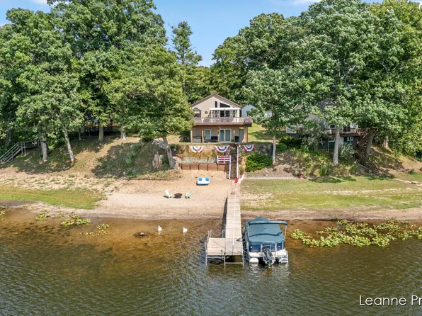 6525 Woods Trail Dr, Delton, MI 49046