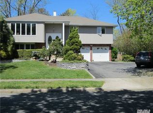 3 Heather Cres, Commack, NY 11725