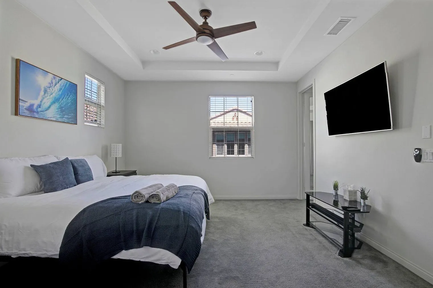 3 bed, 2.0 bath, 1410 sqft, $8,025 — Photo 3