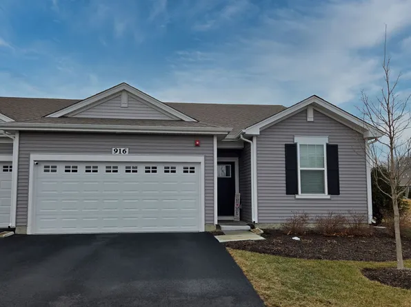 916 Darwin St, North Aurora, IL 60542