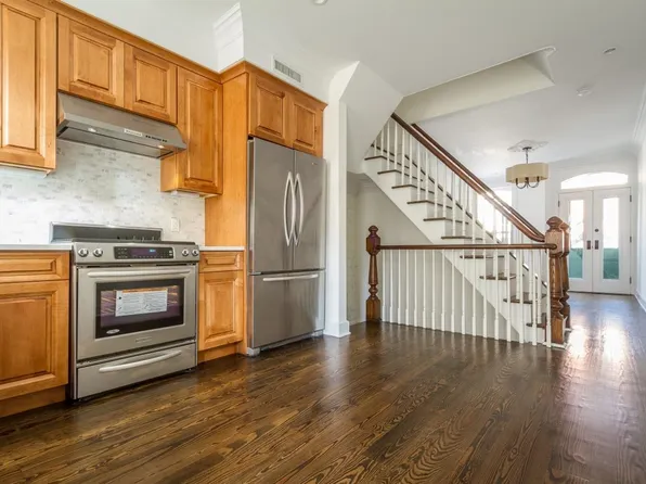 329 5 8th Street image 6 of 20