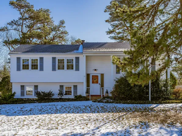 27 Williamsburg Drive, Toms River, NJ 08755