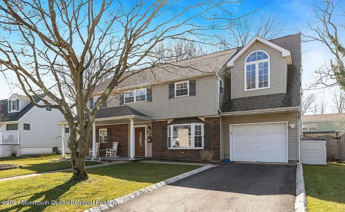 5 bed, 2.5 bath, 2113 sqft, $2,800 — Photo 2