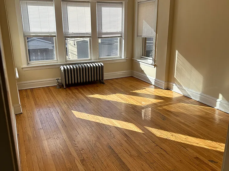 2215 S 58th Ave — Photo 4