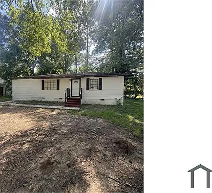 4 bed, $1,300 — Photo 1