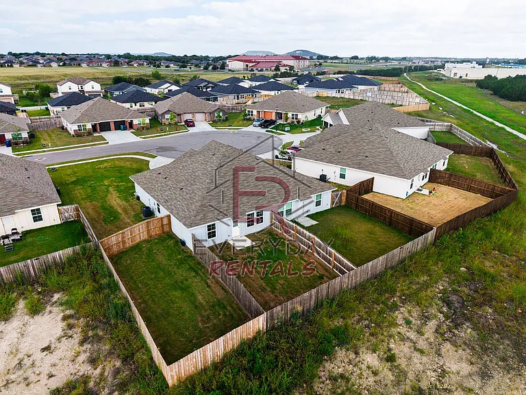 1226 Lexington Dr #B — Photo 2