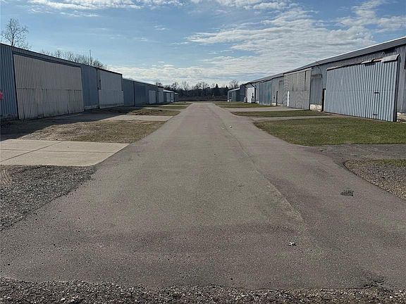 4th image of 2096 Hunter Rd