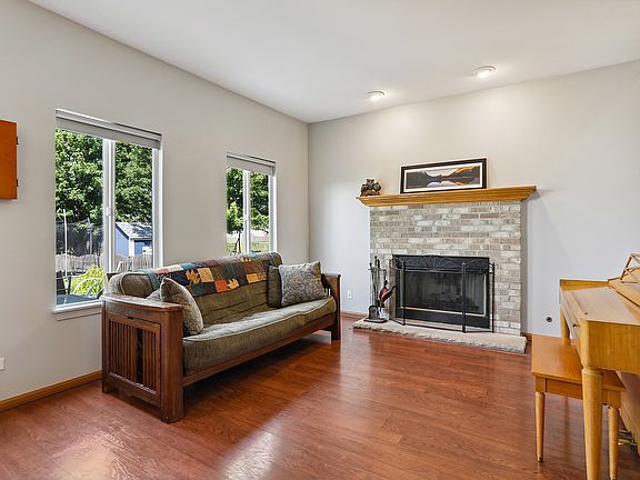 5th image of 2194 Rebecca Cir