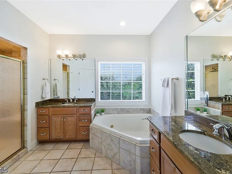 2130 Sunset Cir — Photo 24