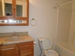 2nd image of 413-415 Green St