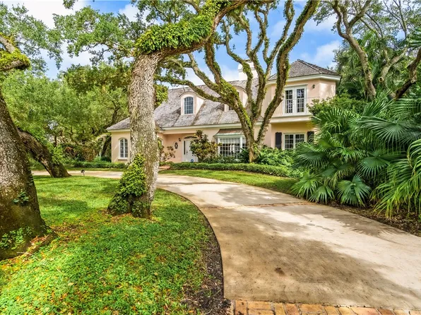1086 Winding River Rd, Vero Beach, FL 32963