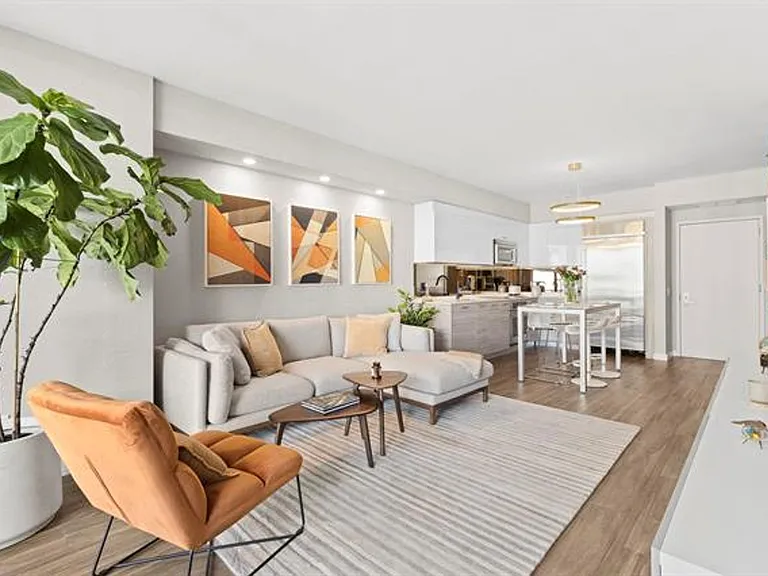 1300 Brickell Bay Dr #2105 — Photo 2