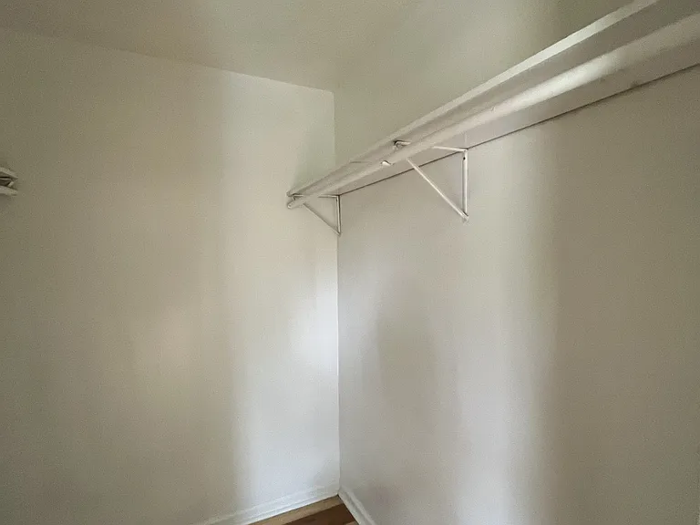 406 W Ripley Ave — Photo 9
