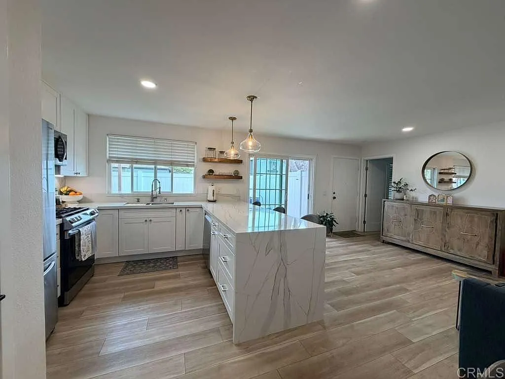 2 bed, 2.0 bath, 1074 sqft, $3,200 — Photo 3