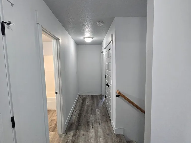 213 Oak St — Photo 17