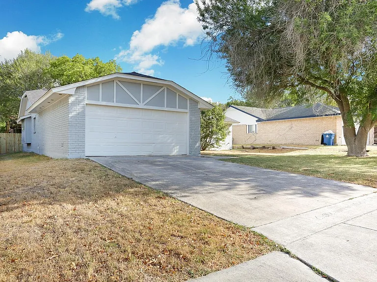 3305 Morning Dr — Photo 3